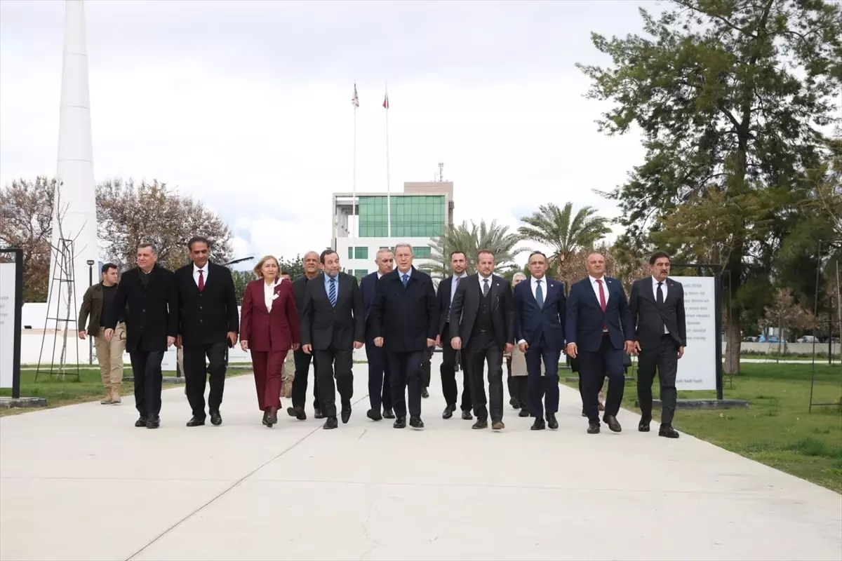 Akar KKTC\'de Temaslarda Bulundu