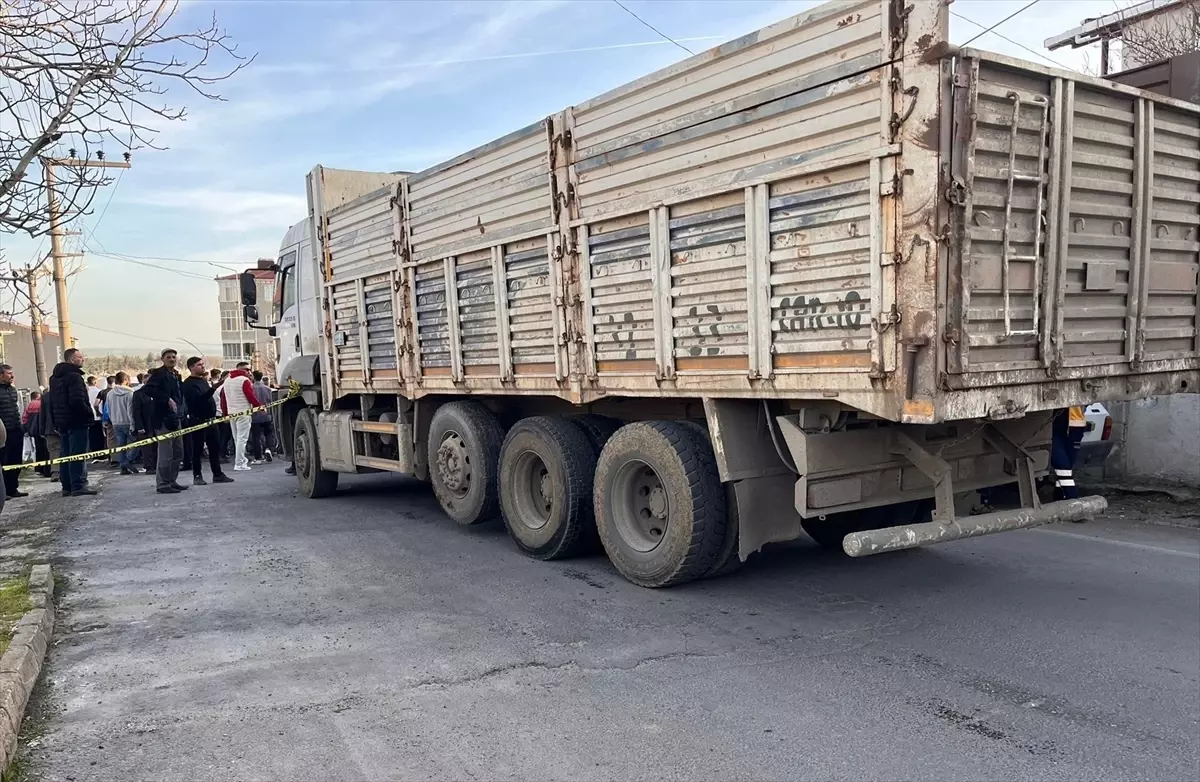 Kamyonun Çarptığı Kadın Hayatını Kaybetti