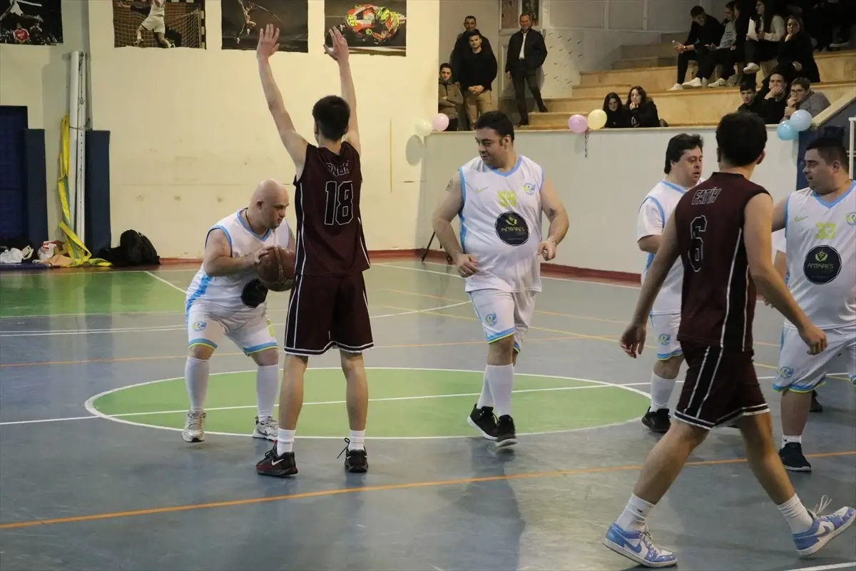 Sağlıklı Besleniyorum Programı\'nda Dostluk Maçı