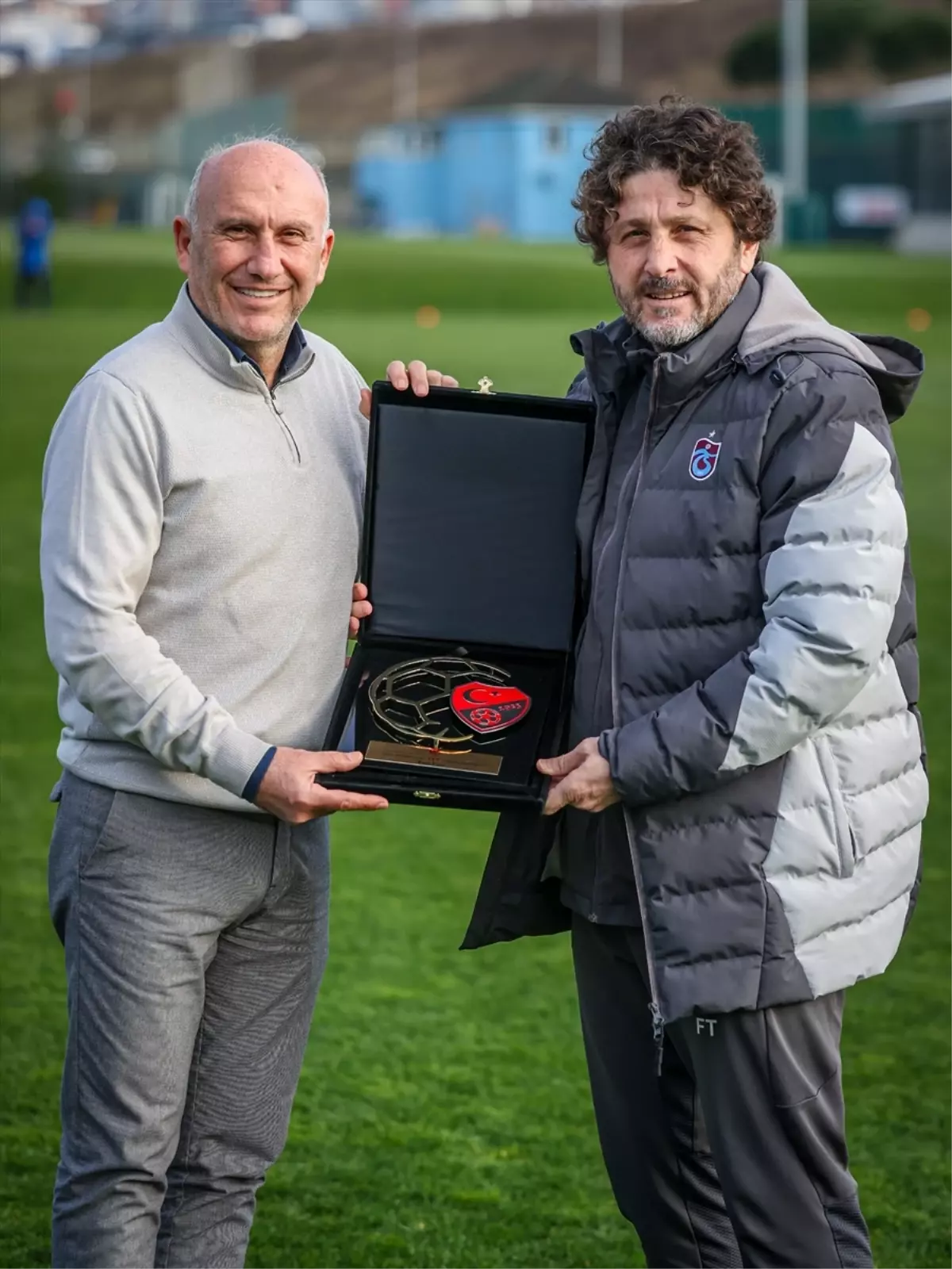 Fatih Tekke\'ye Sosyal Sorumluluk Ödülü