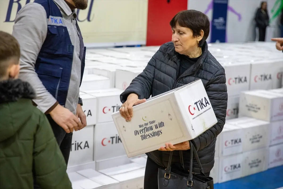 TİKA, Arnavutluk\'ta Ramazan Yardımı Dağıttı