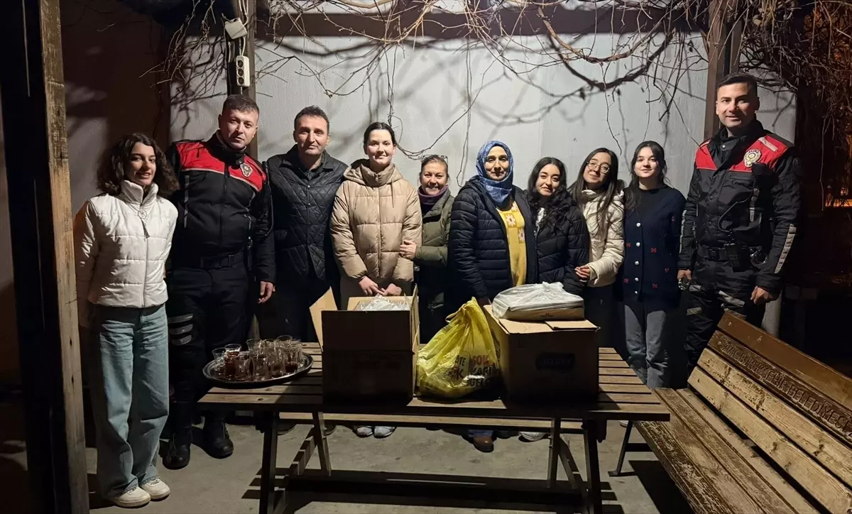 Tire\'de Öğrencilerden Emniyete İftar Kumanyası