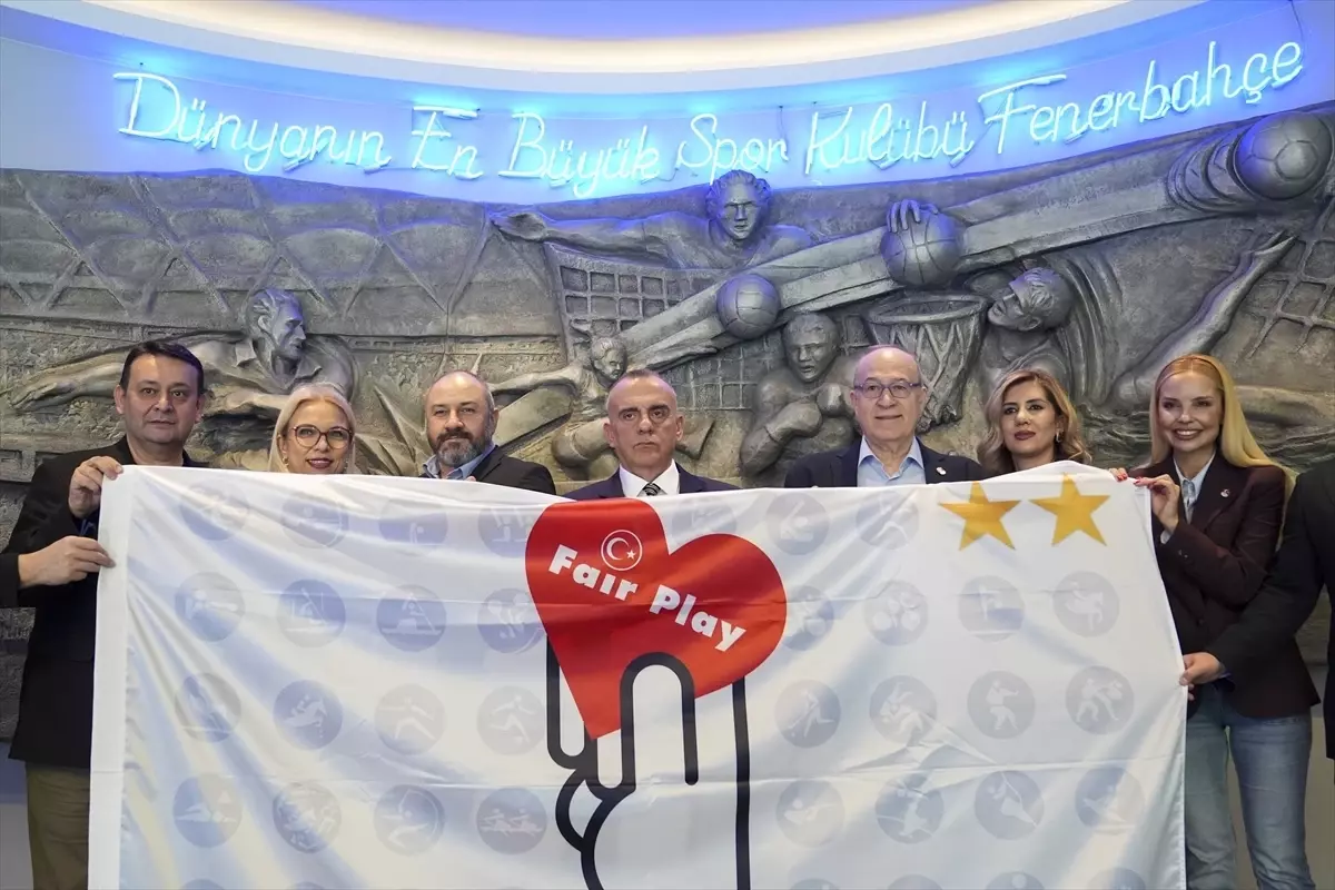 Fenerbahçe\'ye Fair Play Altın Şeref Bayrağı