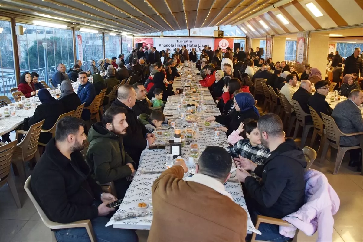 TOGG Sürücülerinden Şehitlere Saygı Korteji