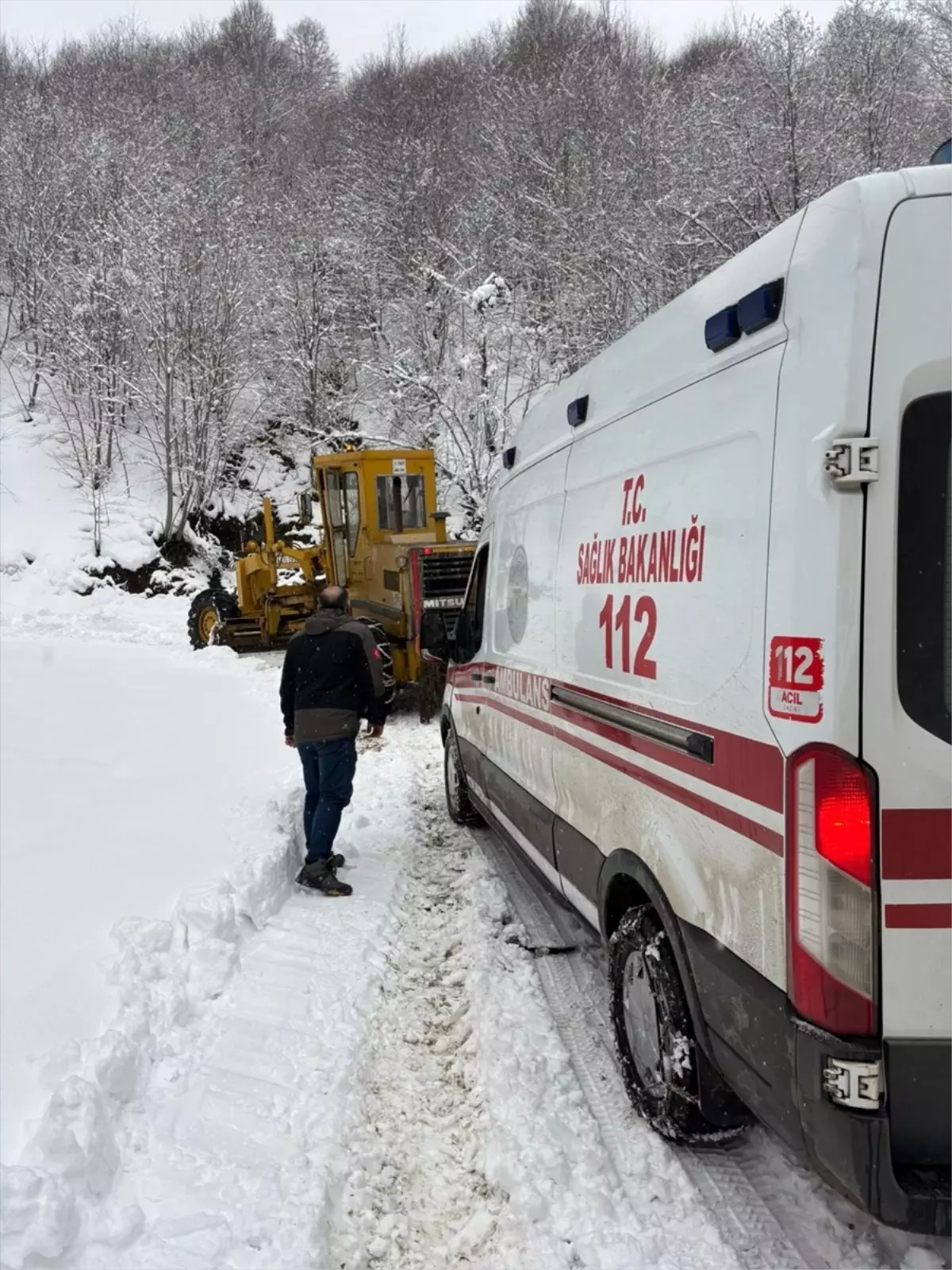 Kara Saplanan Ambulans Kurtarıldı