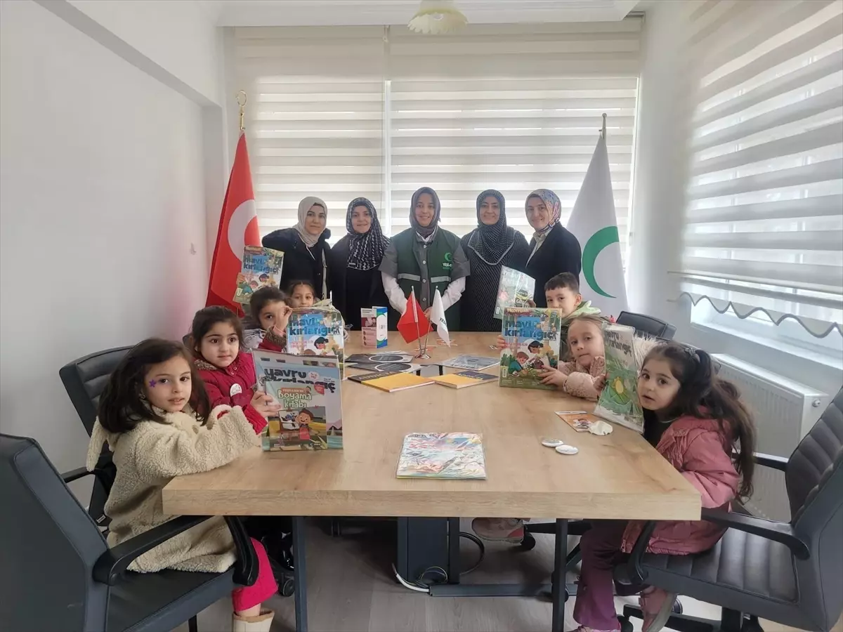 Minik Öğrenciler Yeşilay\'ı Ziyaret Etti