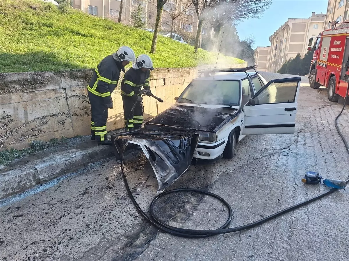 Niksar\'da Otomobil Yangını