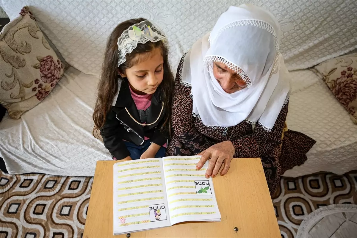 Torun, Babaannesine Öğretmen Oldu