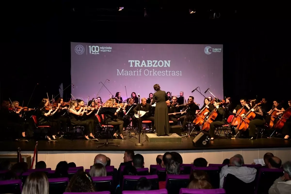 Trabzon\'da Öğretmenler Orkestrası Konser Verdi