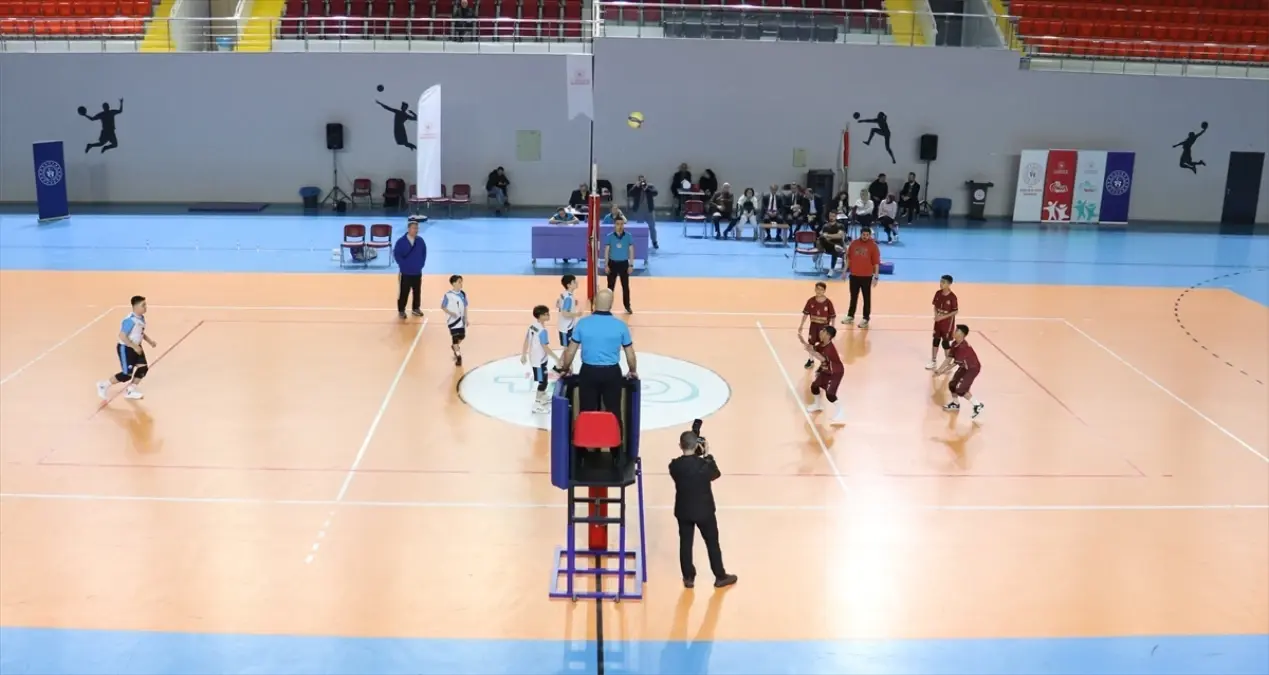 Trabzon\'da Voleybol Yarı Finalleri Başladı