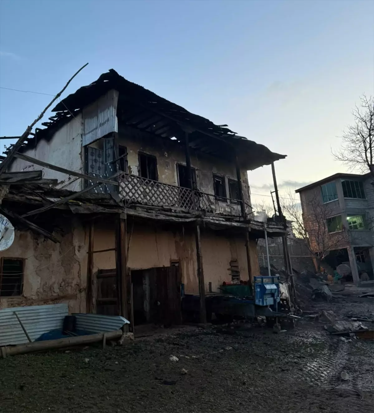 Tufanbeyli\'de Yangın Söndürüldü