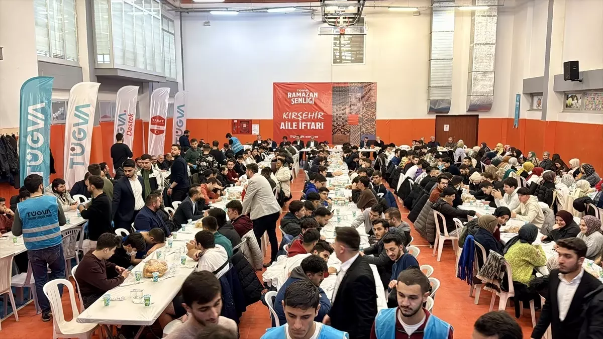 TÜGVA Kırşehir\'de Gençlerle İftar