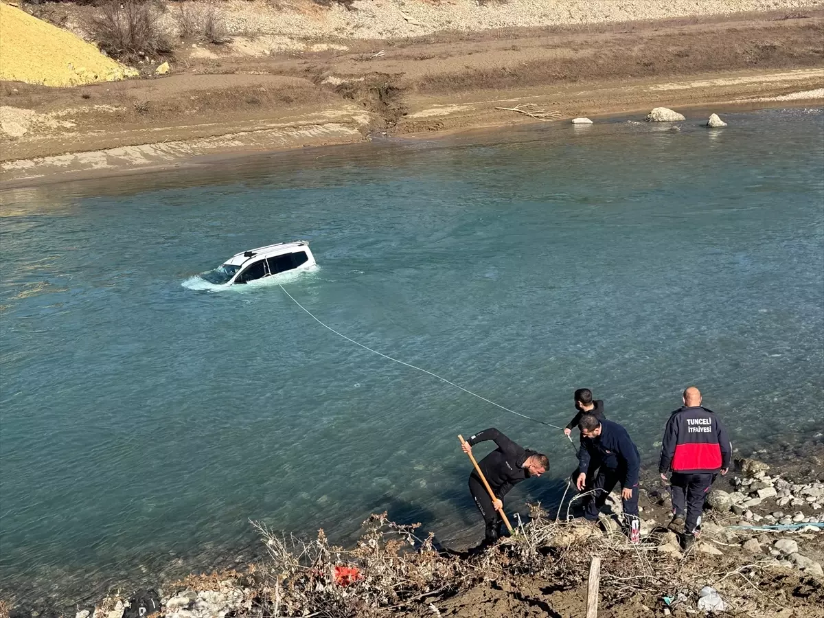Tunceli\'de Köprüden Düşen Sürücü Kurtarıldı