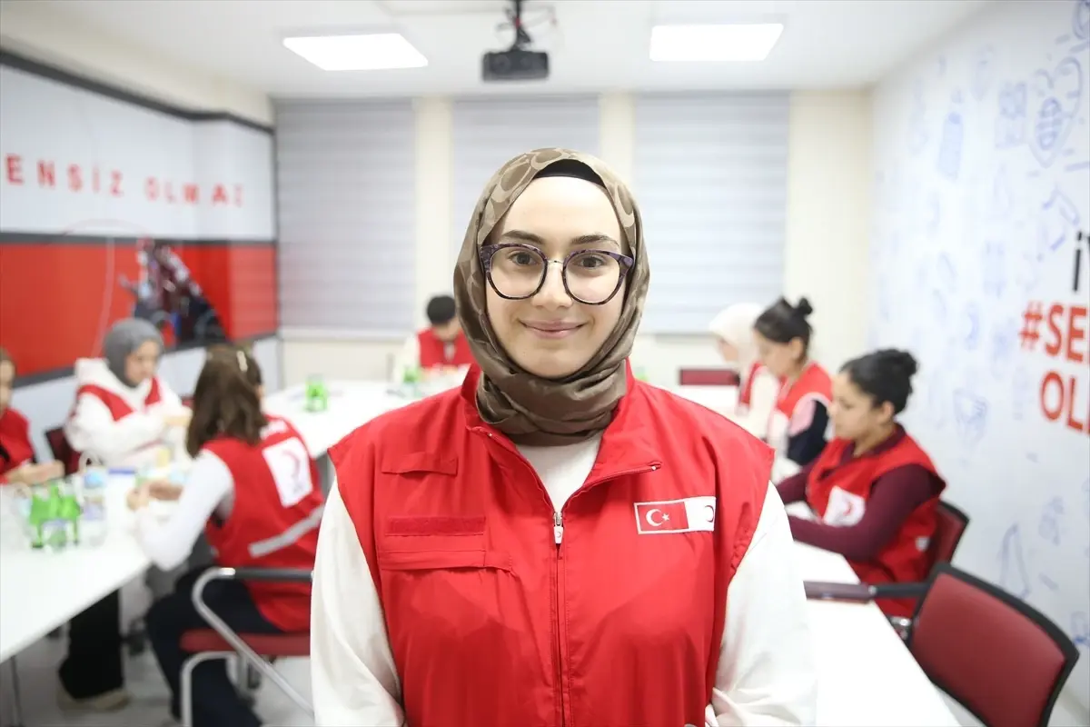 Kızılay\'dan Çocuklara Ramazan Hediyesi