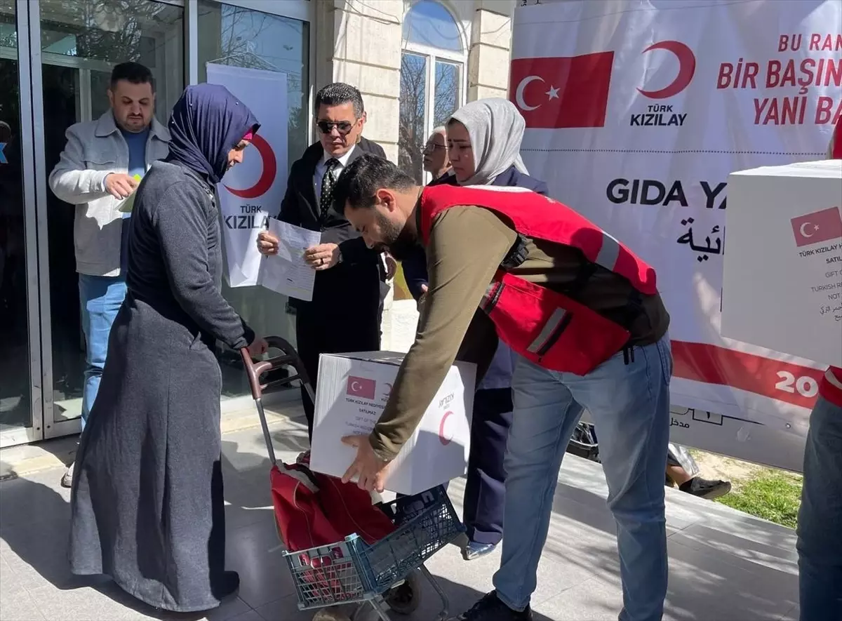 Kızılay Irak\'ta İhtiyaç Sahiplerine Yardımda Bulundu