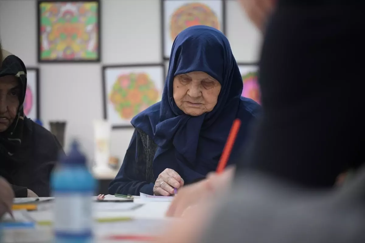 Yaşlılar Konukevi\'nde Sanatla Hayat Buluyorlar