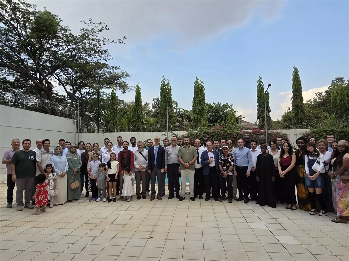 Büyükelçi Poroy Nijerya\'daki Türklerle Bayramlaştı