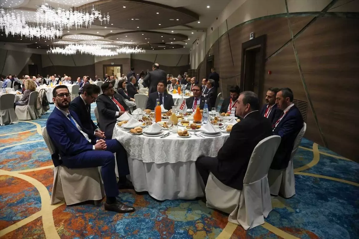 Cezayir\'de Geleneksel İftar Programı