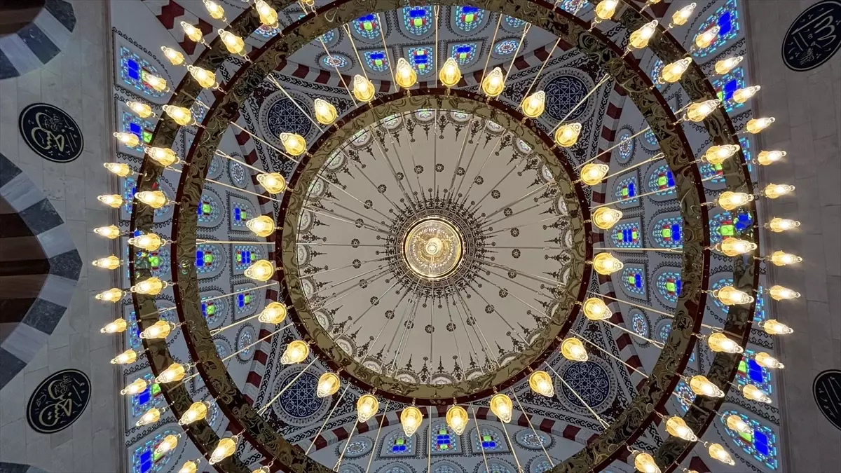 Üsküp Camisi\'nde Son Dokunuşlar