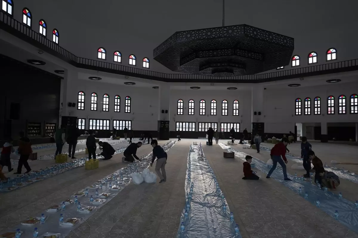 Konya Belediyesi\'nden Suriye\'de İftar