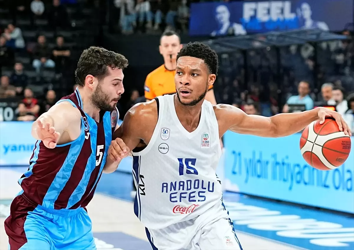 Anadolu Efes, Trabzonspor\'u Yenerek 12. Galibiyetini Aldı
