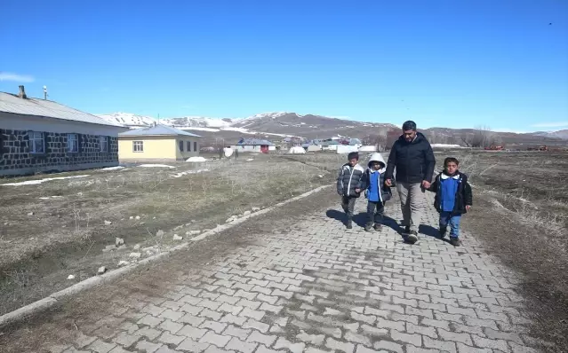 Zorlu Koşullarda Fedakar Öğretmen