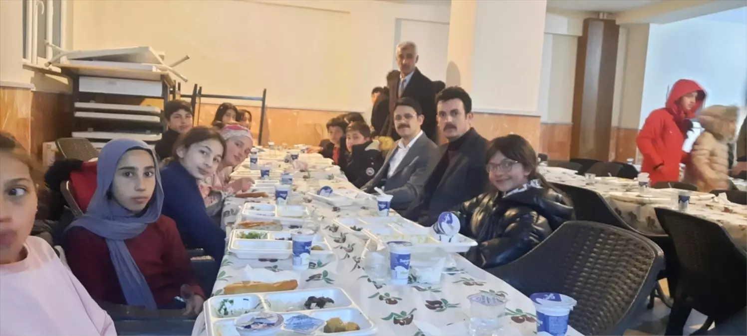 İftar Programında Bir Araya Geldiler