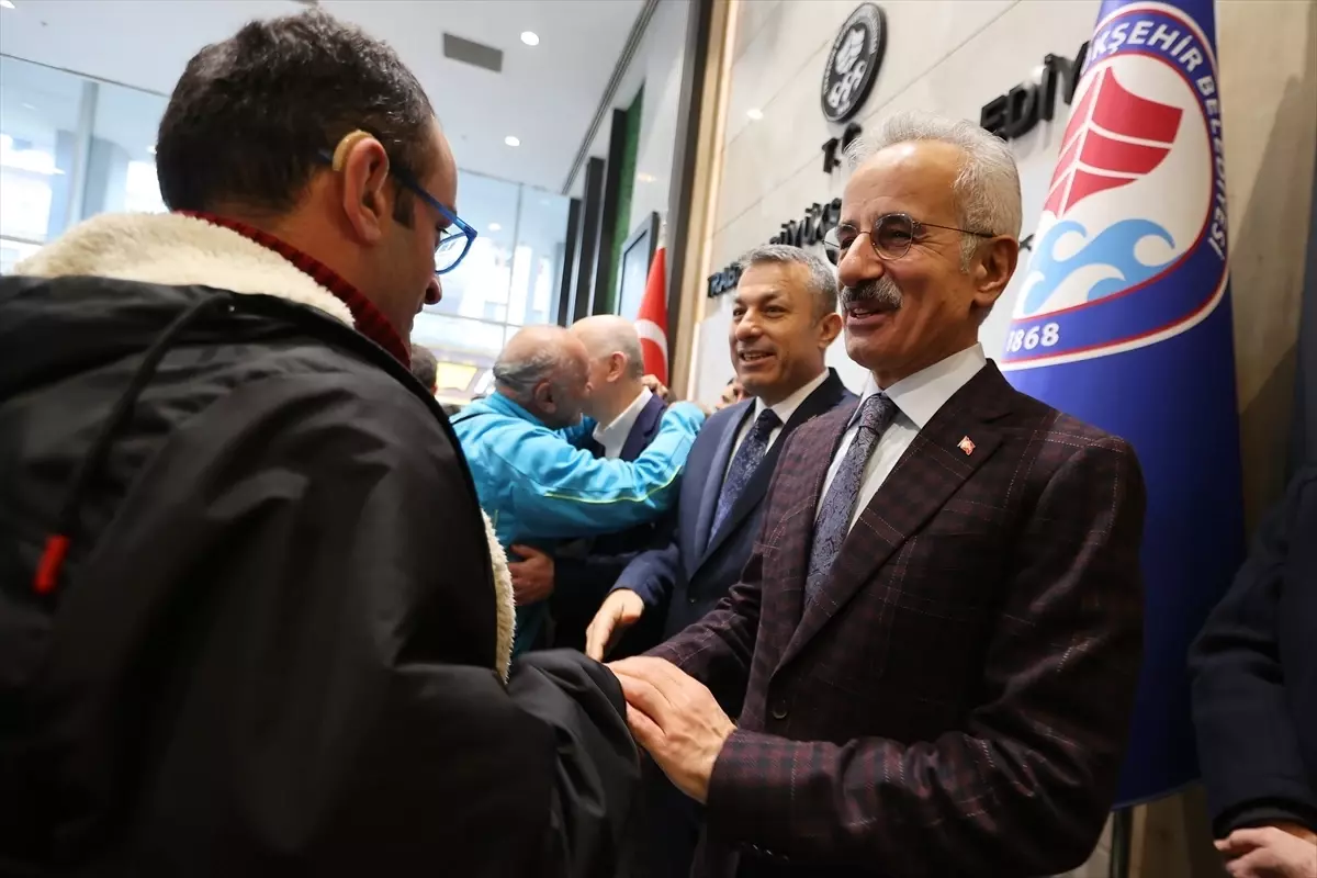 Ulaştırma ve Altyapı Bakanı Uraloğlu, Trabzon\'da bayramlaşma töreninde konuştu Açıklaması