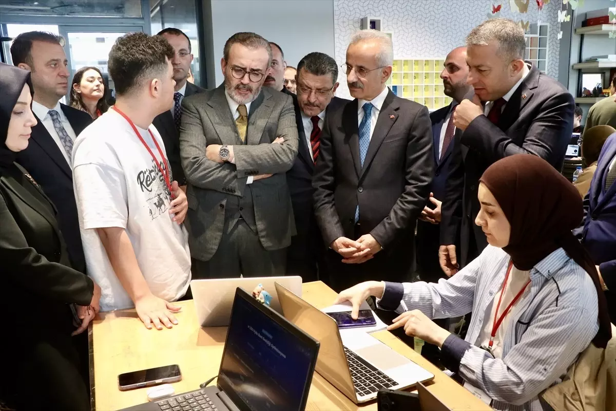 Ulaştırma ve Altyapı Bakanı Uraloğlu, Trabzon\'da konuştu Açıklaması