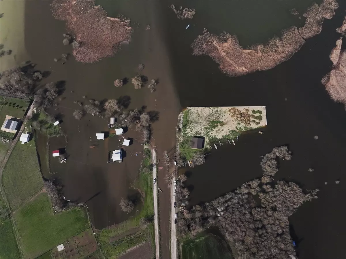 Uluabat Gölü\'nde Su Baskını