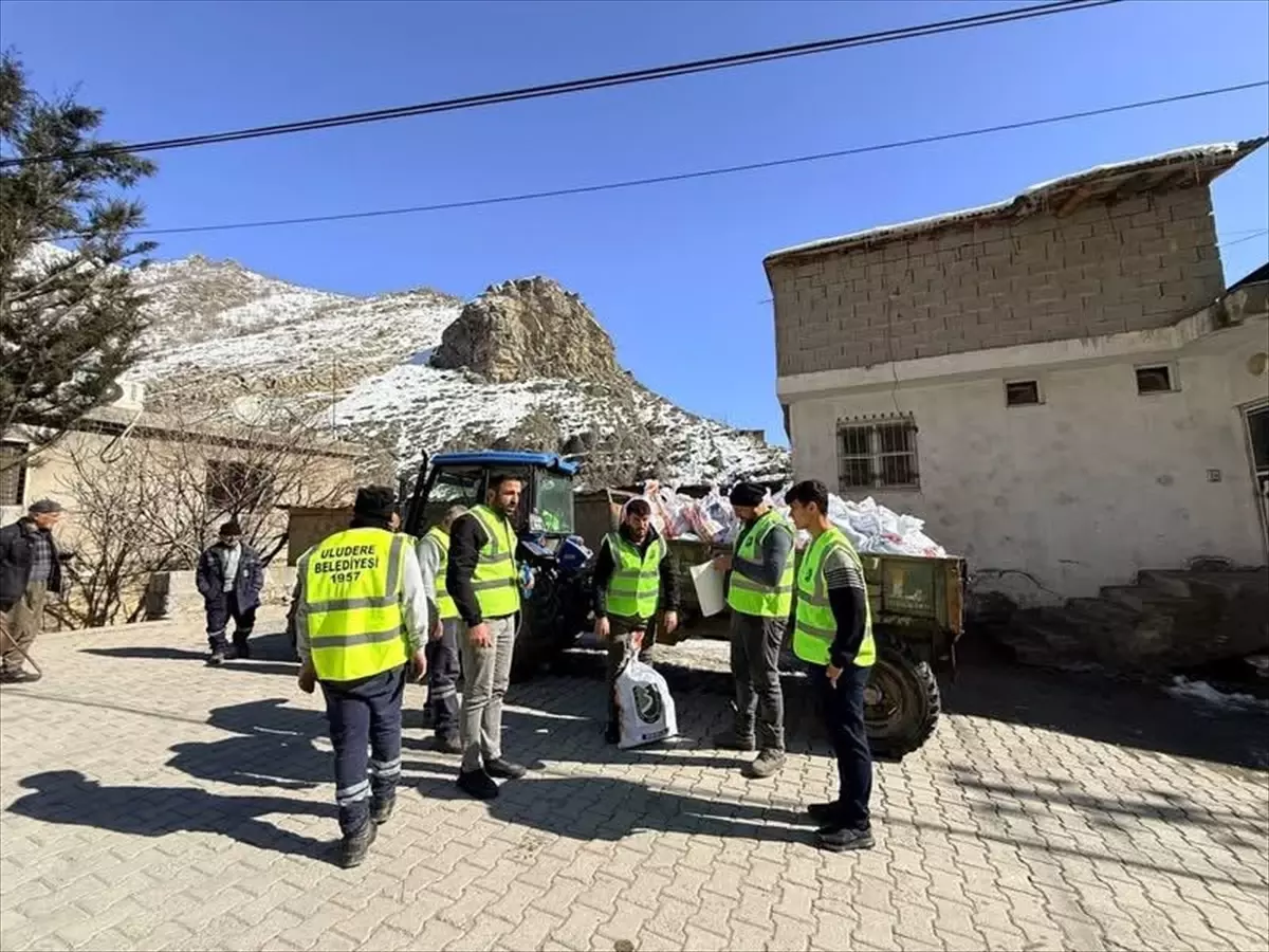 Uludere\'de Gıda Yardımı Sürecek