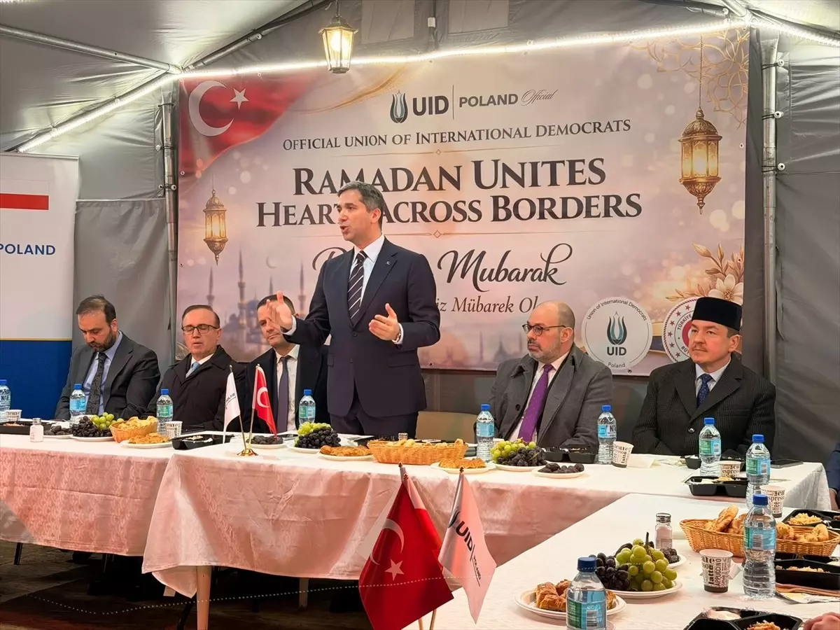 UID Varşova\'da İftar Programı Düzenledi
