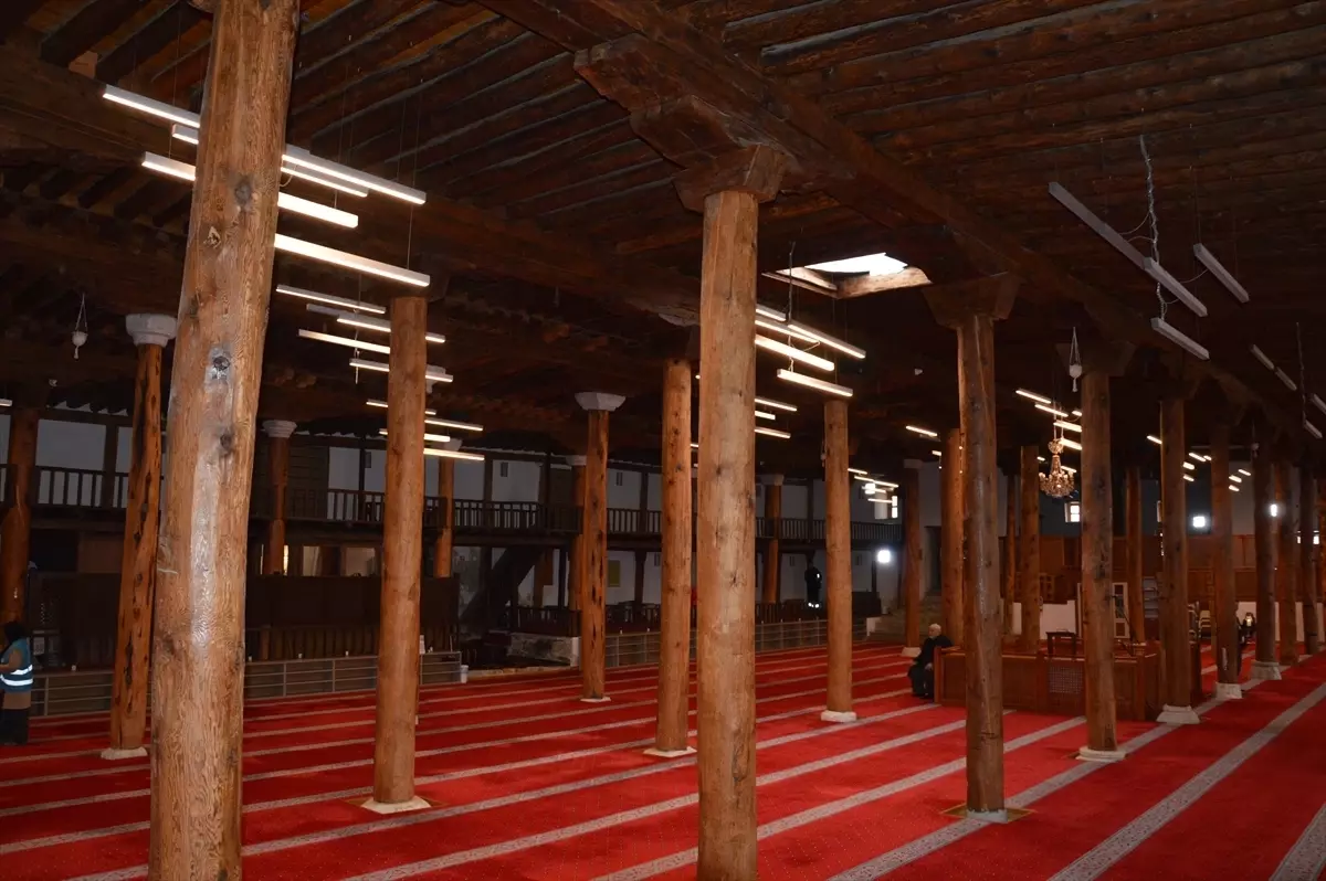 Sivrihisar Ulu Cami Ramazan\'a Hazır