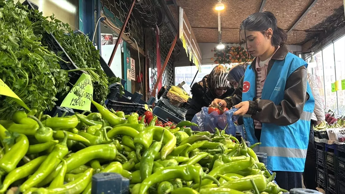 Gençlerden Yaşlılara İftar Desteği