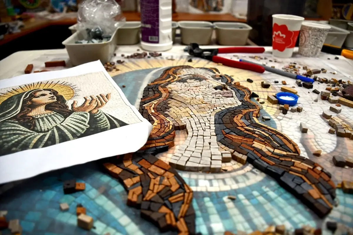 Belgin Aynur\'un Mozaik Sanatı