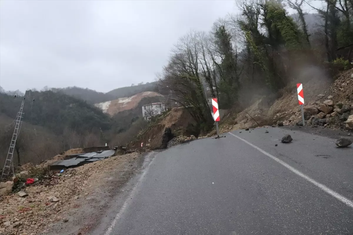 Heyelan Ünye-Akkuş Yolunu Kapatmıştı