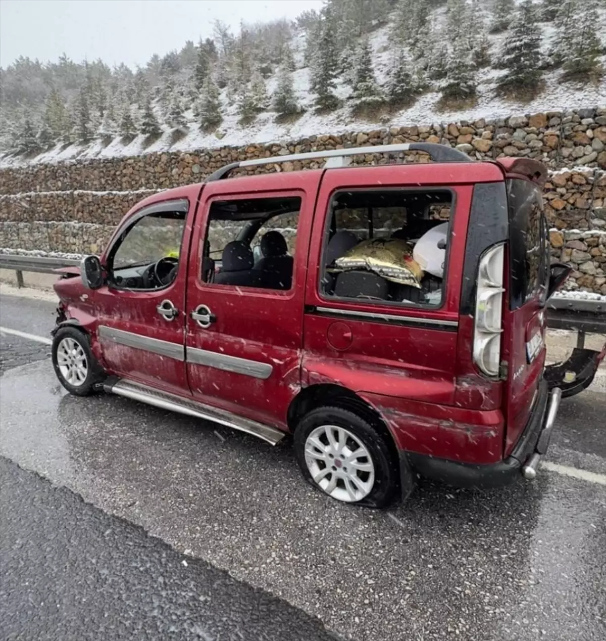 Uşak\'ta Trafik Kazası: 6 Yaralı