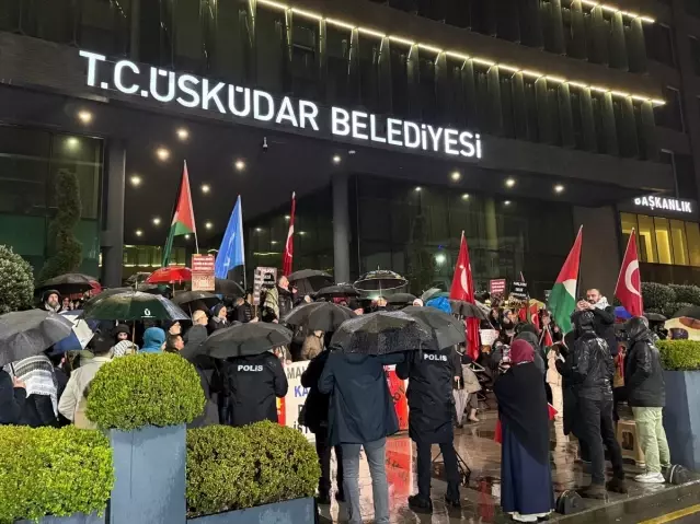Üsküdar’da McDonald’s Protestosu Devam Ediyor
