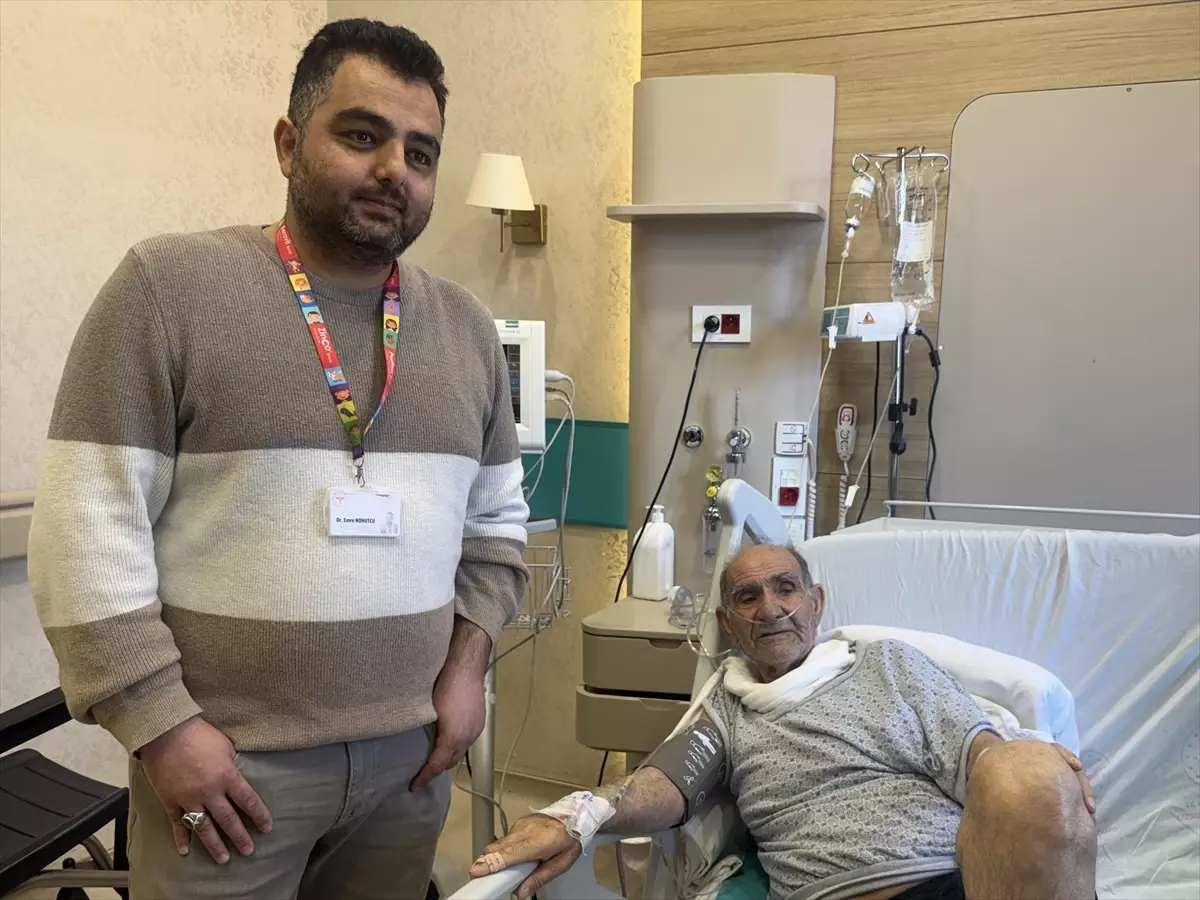 Herkesin başına gelebilir! Tıkalı lavaboyu açmak isterken yandı