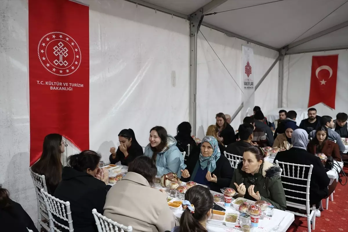 Vakıf Hizmetleri Ramazan\'da Paylaşımda