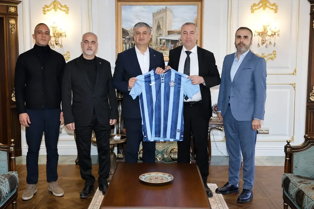 Vali Yavuz, Adana Demirspor Başkanı Zeybek\'i kabul etti