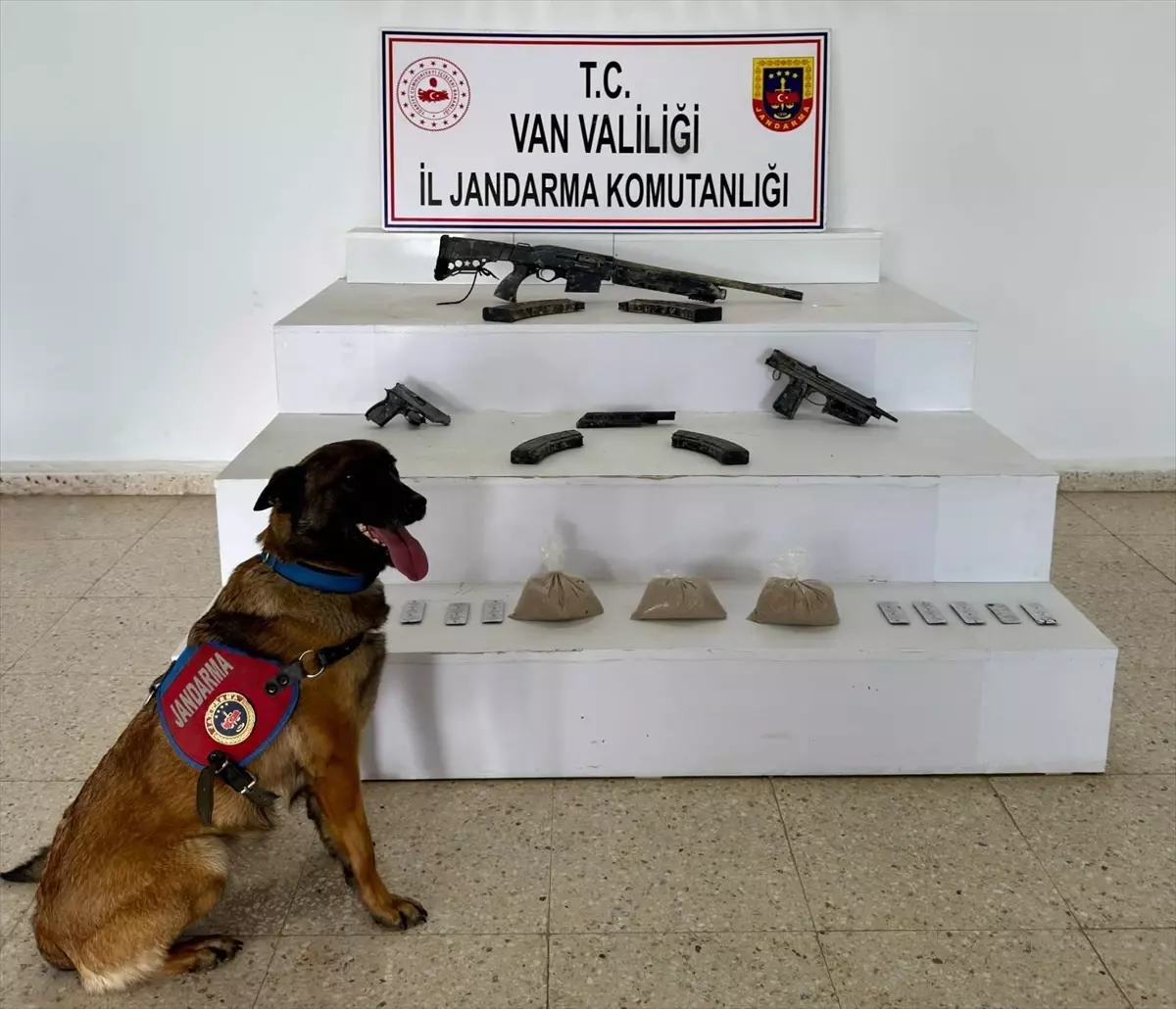 Van\'da Eroin ve Silah Operasyonu