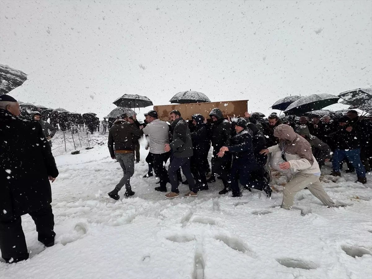 Van\'da Tragik Kaza: Aile Toprağa Verildi