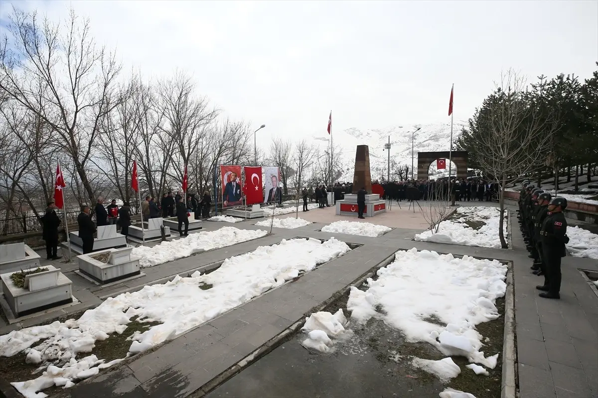 Van ve çevre illerde Çanakkale Deniz Zaferi\'nin 111. yıl dönümü kutlandı