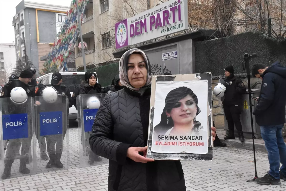 Van\'da ailelerin evlat nöbeti devam ediyor