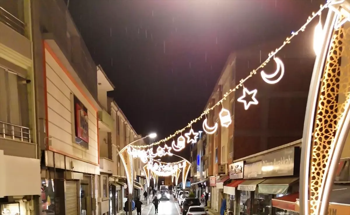 Vezirköprü\'de Ramazan Süslemeleri