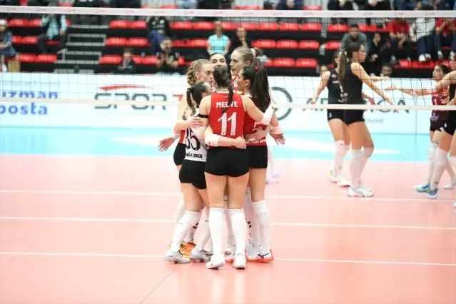 Voleybolda Yarı Final Tamamlandı