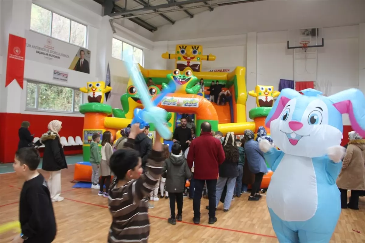 Yağlıdere\'de Çocuklar Bayram Şenliğiyle Eğlendi