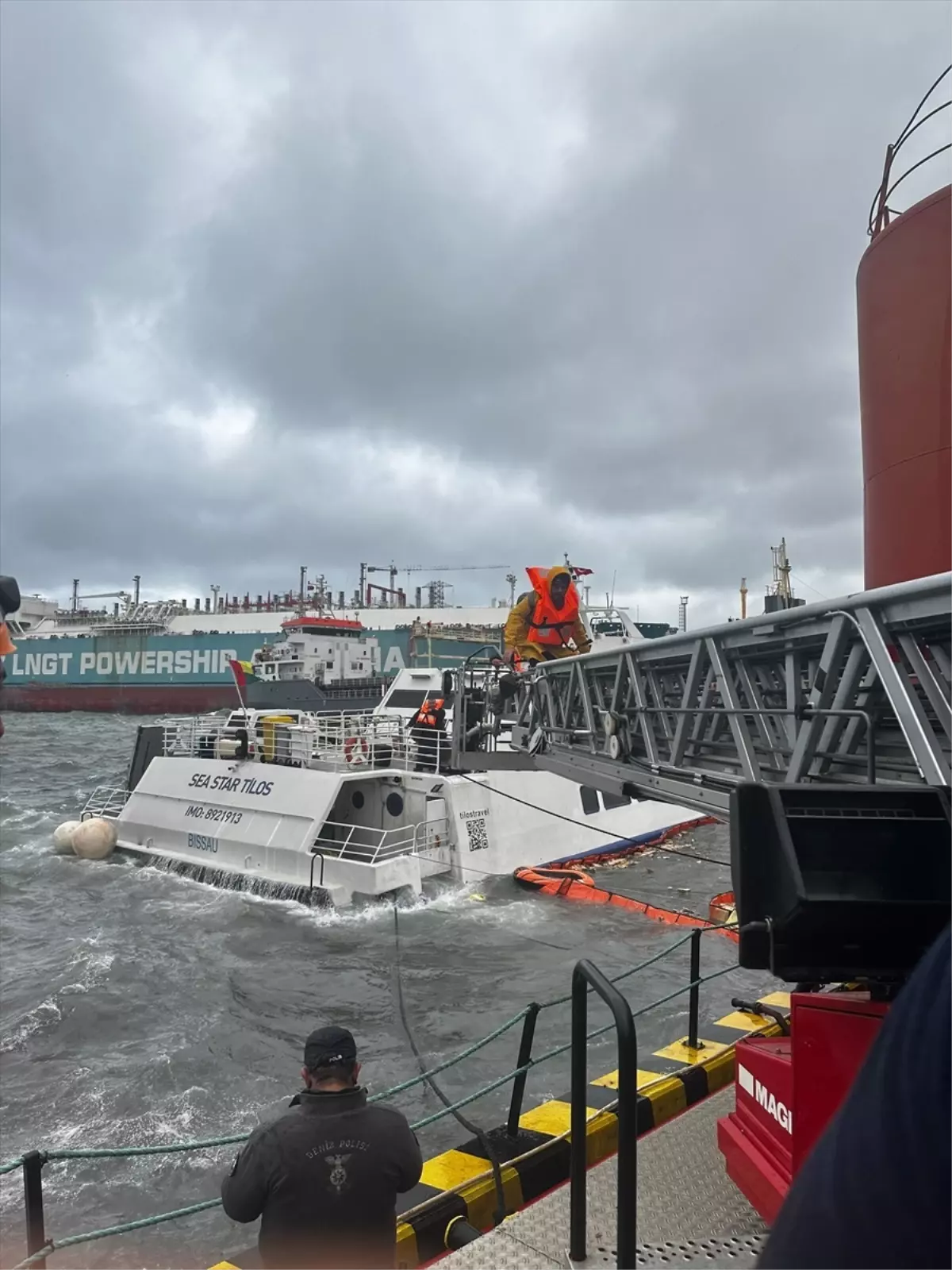 Fırtınada Mahsur Kalan 6 Personel Kurtarıldı