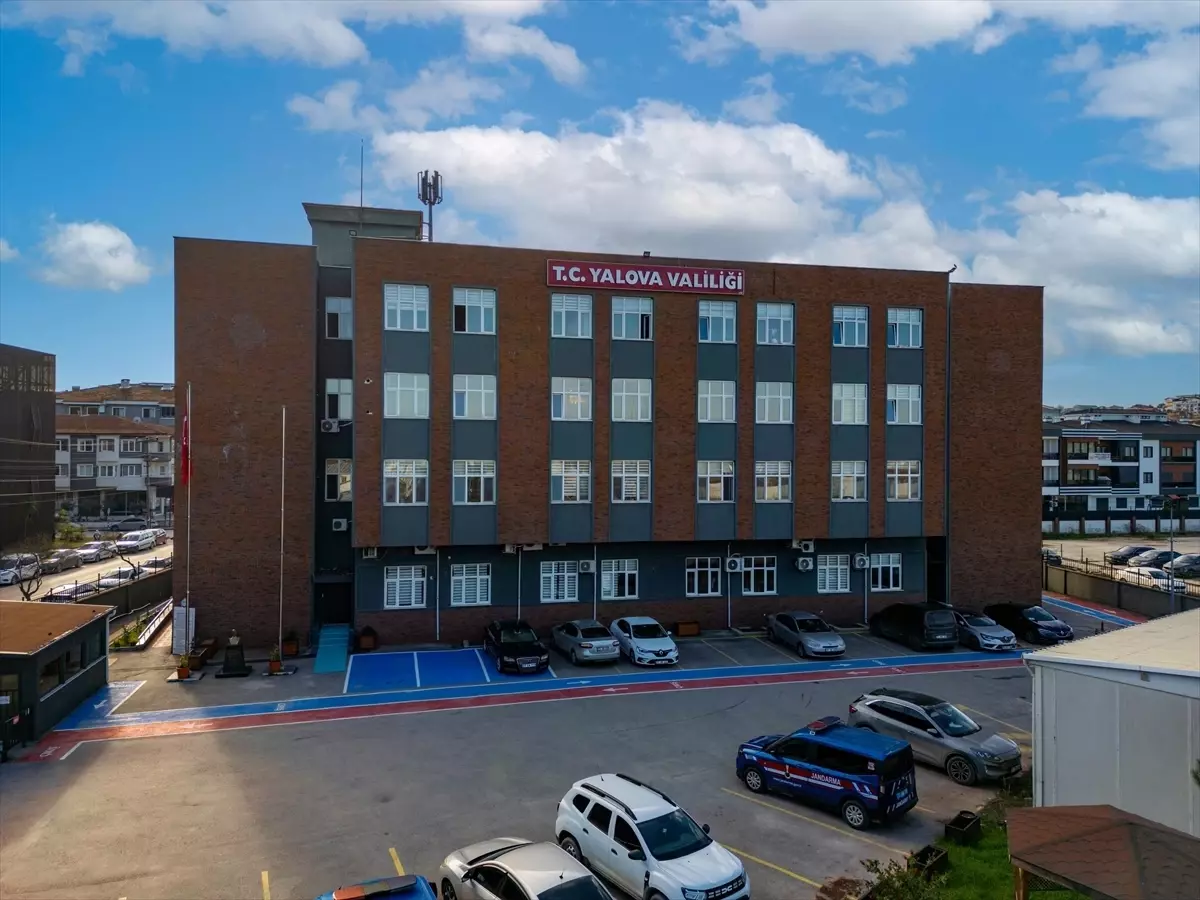 Yalova\'da Komşu Kavgası: Baba ve Kızı Yaralandı